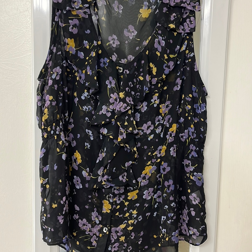 Elle size large ruffle blouse